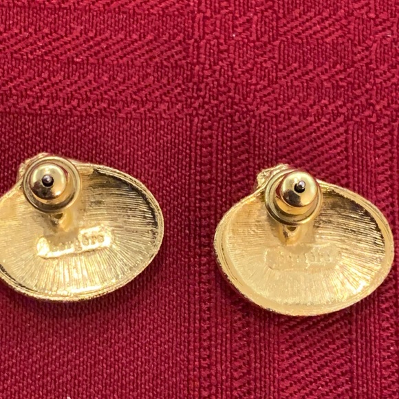 Bergere Shell Earings Gold Tone - Picture 5 of 6